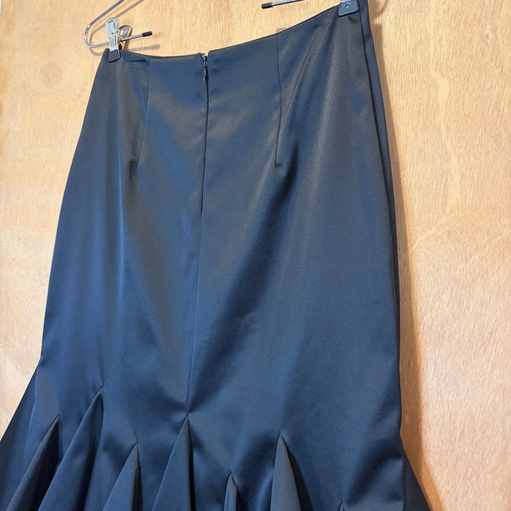 JS Collections Skirt 6 Black Mermaid Flared Godet Quiet Luxury Balletcore Office